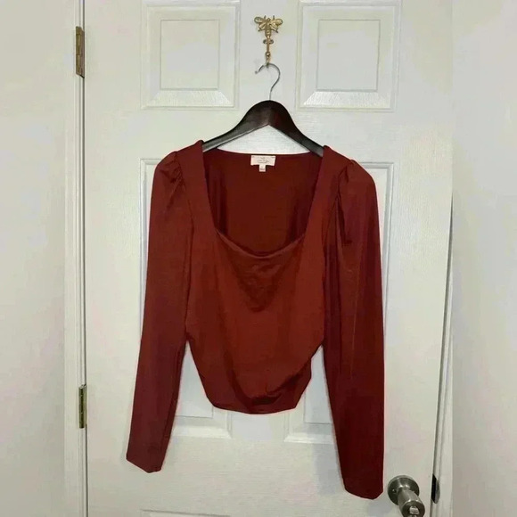 LIVE IN THE MOMENT, size large, long sleeve, cropped blouse, good condition - Picture 1 of 5